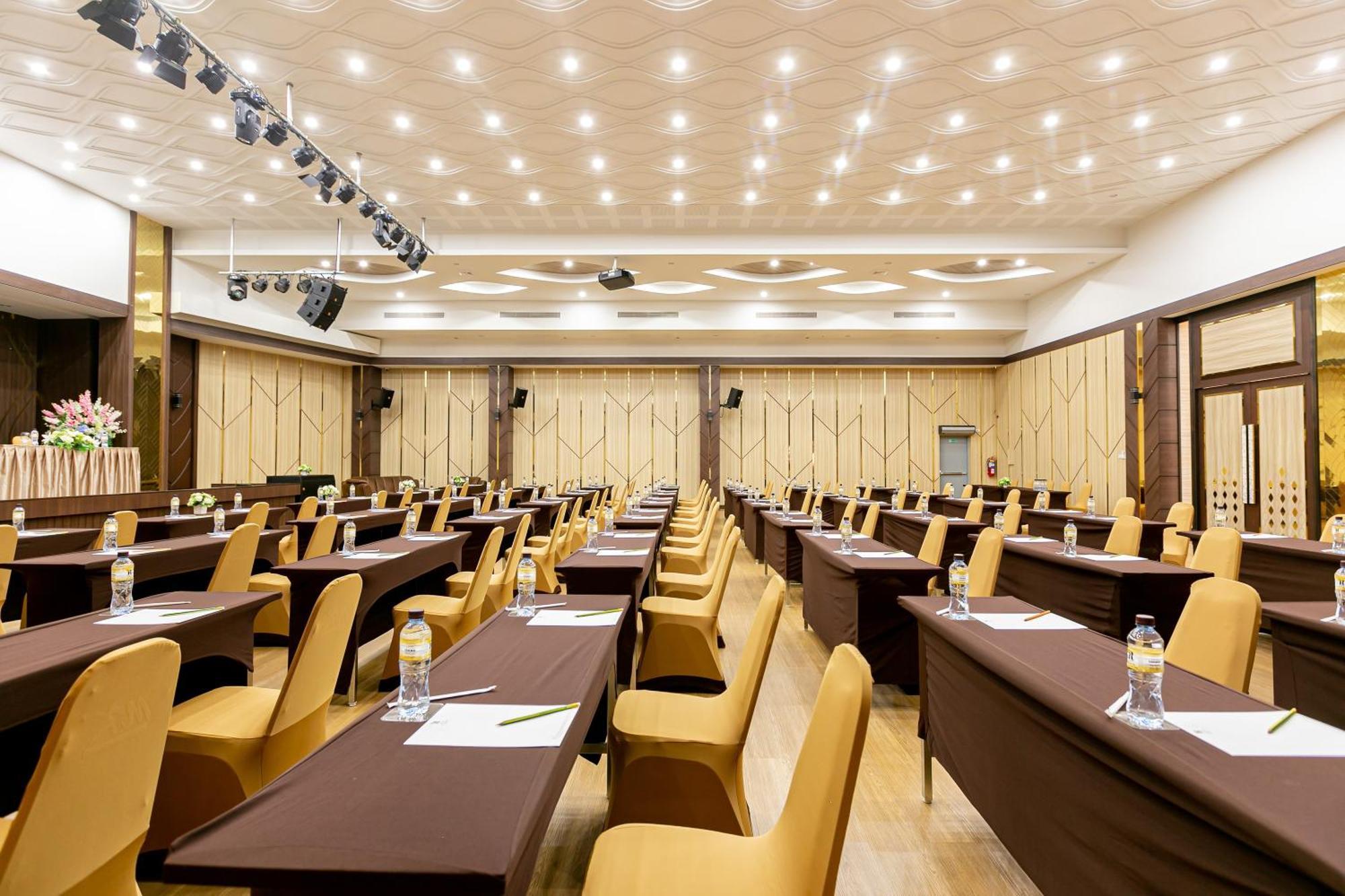 Grand Ratchapruek Hotel Pakkret Kültér fotó
