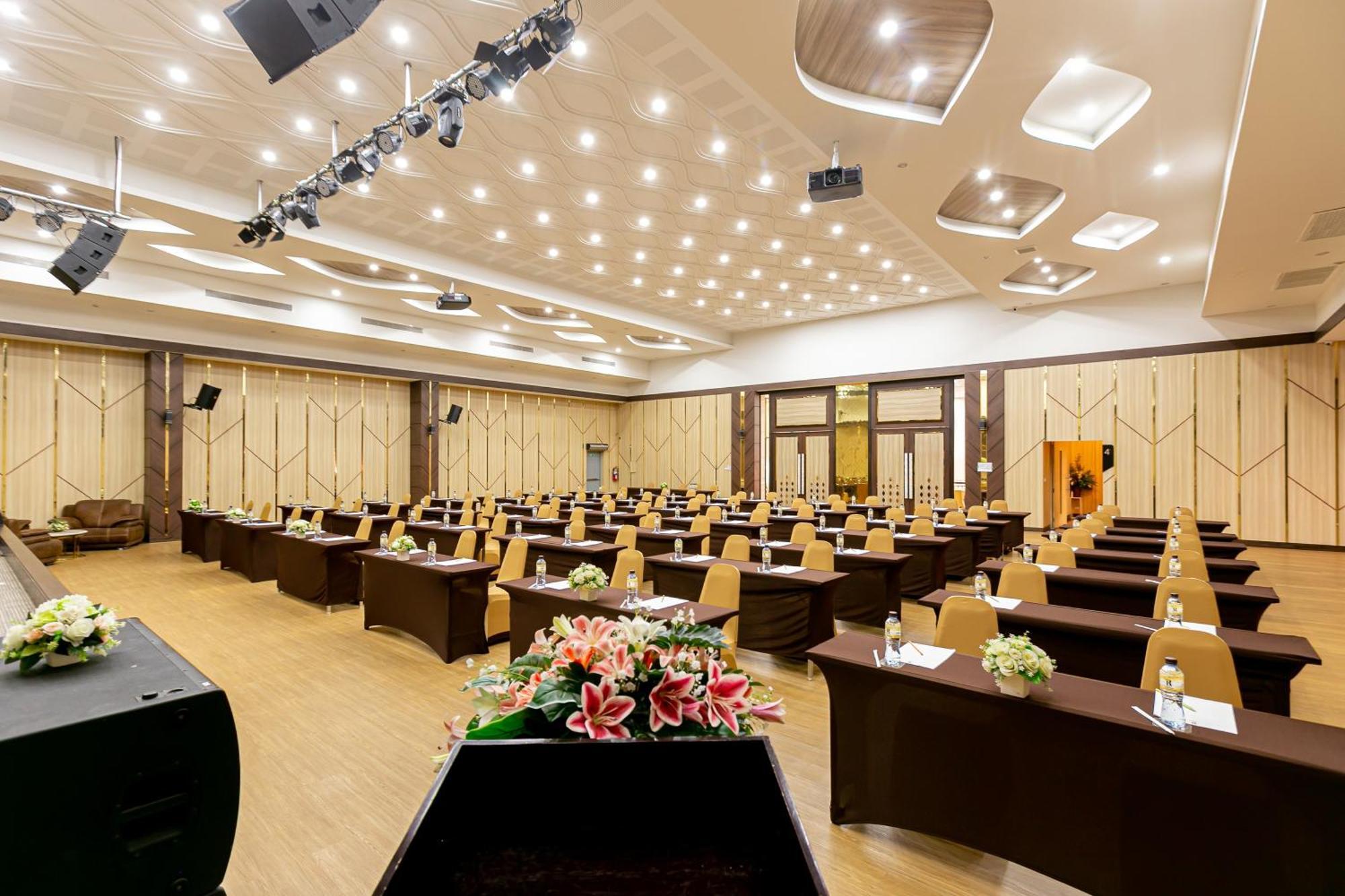 Grand Ratchapruek Hotel Pakkret Kültér fotó