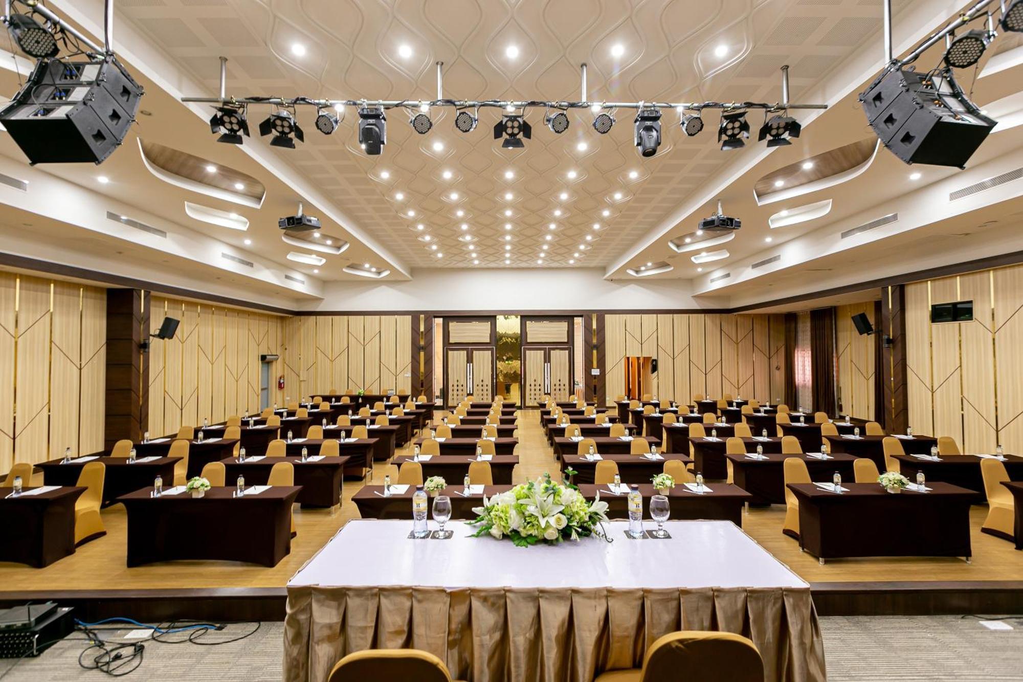 Grand Ratchapruek Hotel Pakkret Kültér fotó