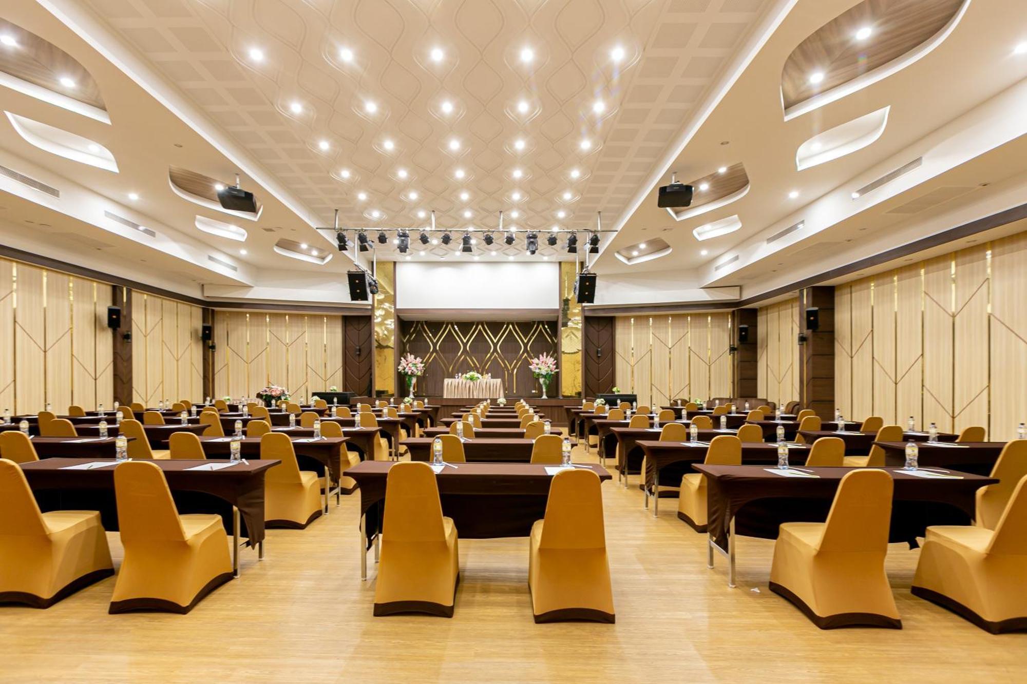 Grand Ratchapruek Hotel Pakkret Kültér fotó