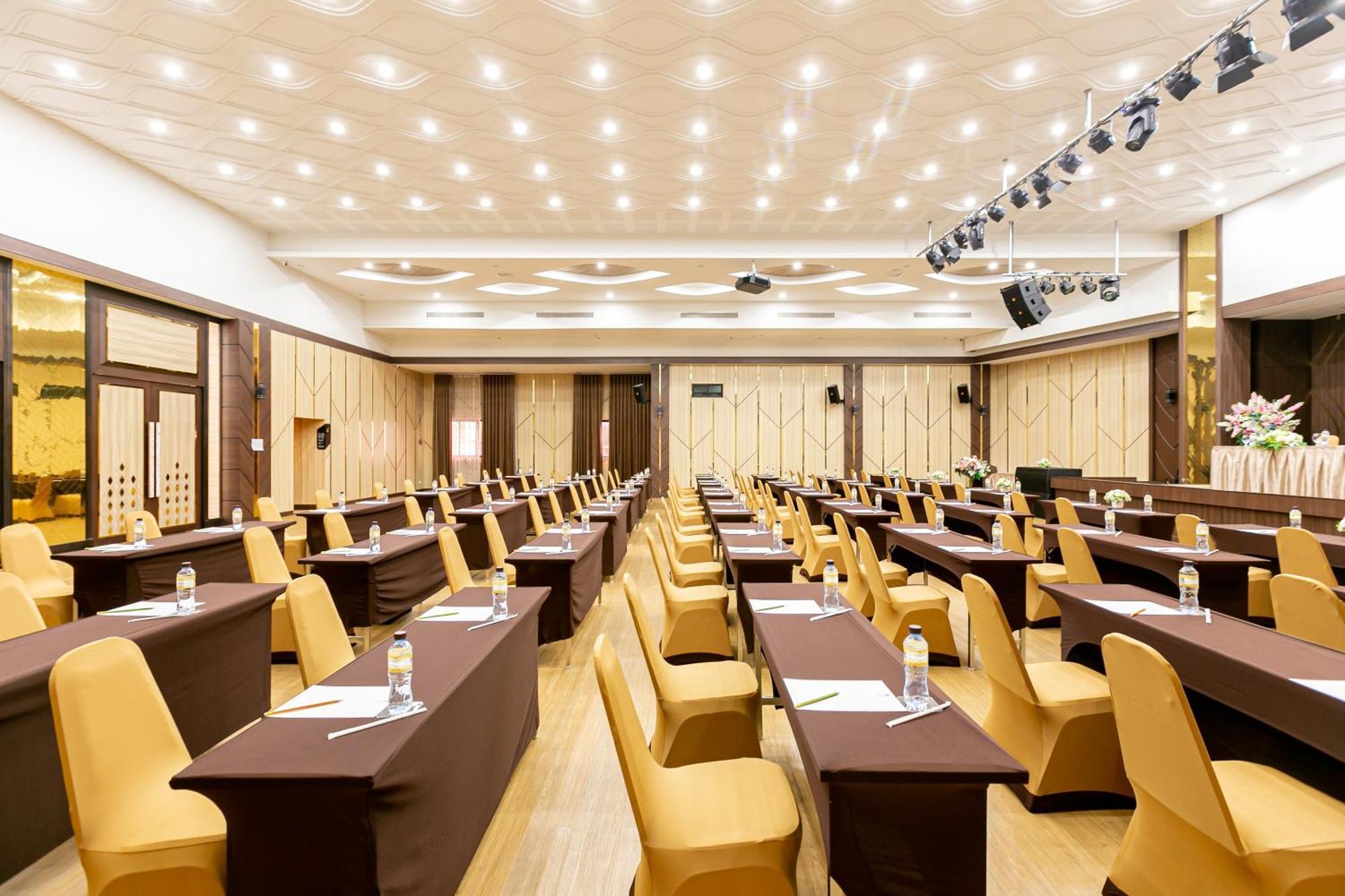 Grand Ratchapruek Hotel Pakkret Kültér fotó