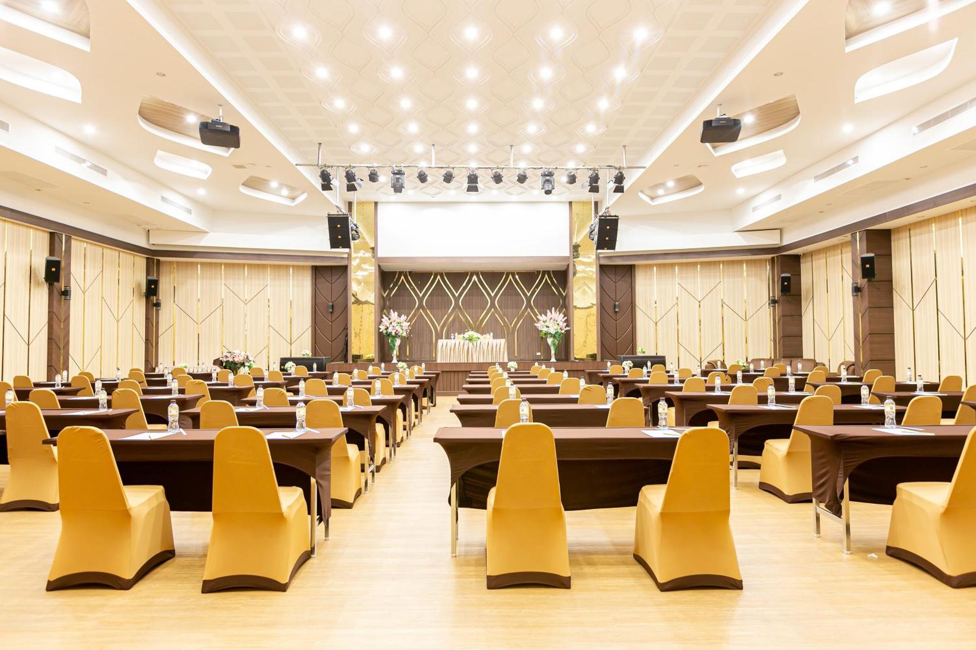 Grand Ratchapruek Hotel Pakkret Kültér fotó