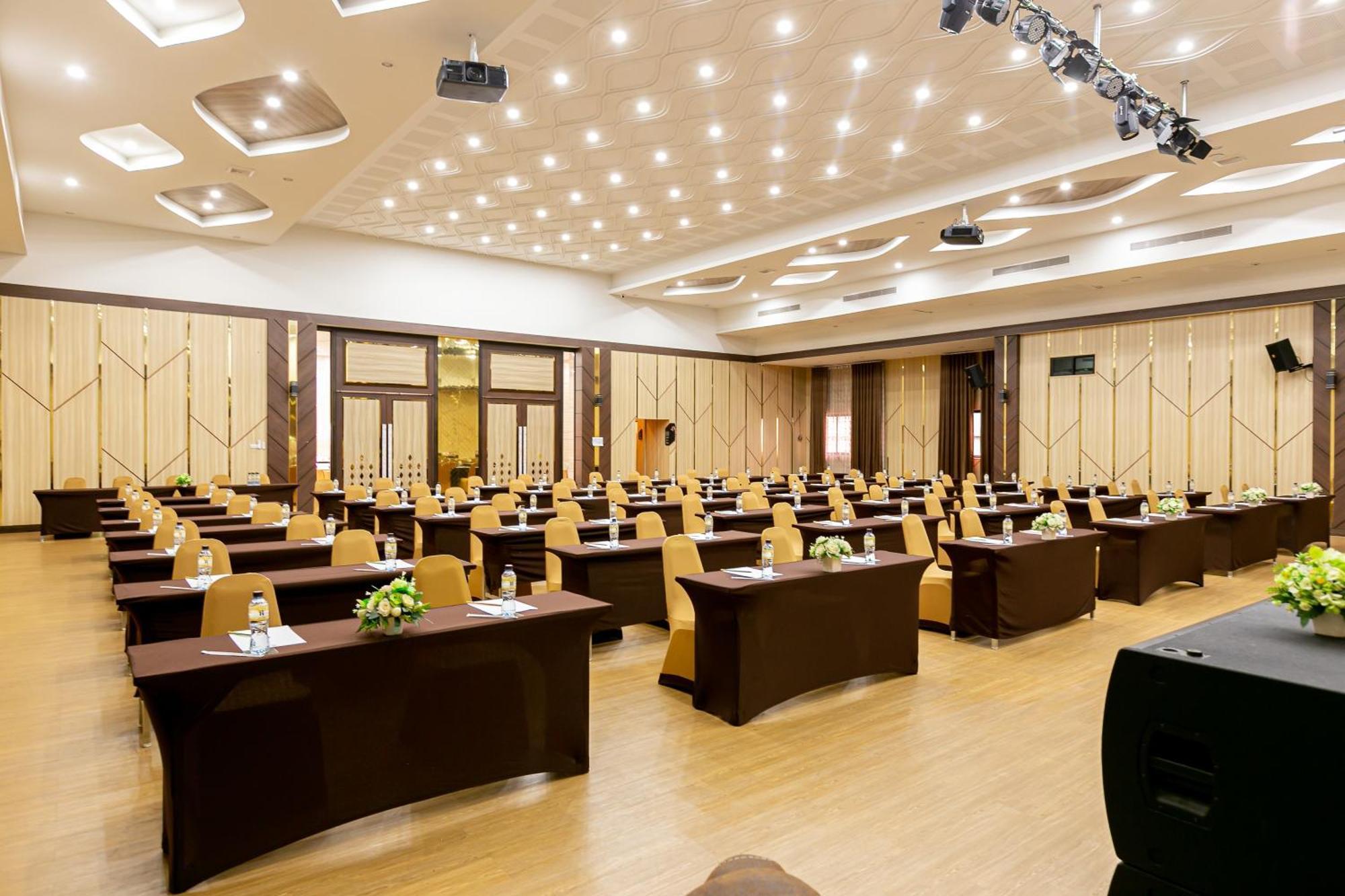 Grand Ratchapruek Hotel Pakkret Kültér fotó